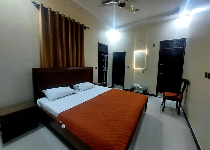 Guest house: Family Guest House In Gulshan-E-Iqbal , Block-10
